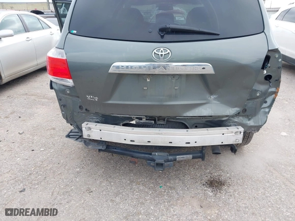 2013 Toyota Highlander Limited with VIN 5TDYK3EHXDS131968, listed as a IAAI auction lot 41610685 with 131,413 mi miles. Bid and sale history available at carsss.com. Image 6.