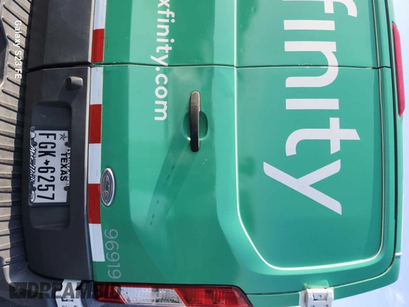 2015 Ford Transit Cargo z VIN 1FTNR1ZM8FKA45398, wystawiony jako IAAI lot #42521006 z przebiegiem 111 526 mil mil oraz . Historia ofert i sprzedaży dostępna na DreamBid. Obrazek 26.