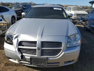 2005 Dodge Magnum RT z VIN 2D8GV582X5H549468, wystawiony jako Copart lot #77535504 z przebiegiem 200 963 mil mil oraz Szkoda całkowita • Salvage title. Historia ofert i sprzedaży dostępna na DreamBid. Obrazek 5.