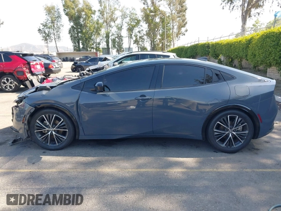 2023 Toyota Prius LE z VIN JTDADABU6P3001399, wystawiony jako IAAI lot #42137395 z przebiegiem 37 716 mil mil oraz . Historia ofert i sprzedaży dostępna na DreamBid. Obrazek 14.
