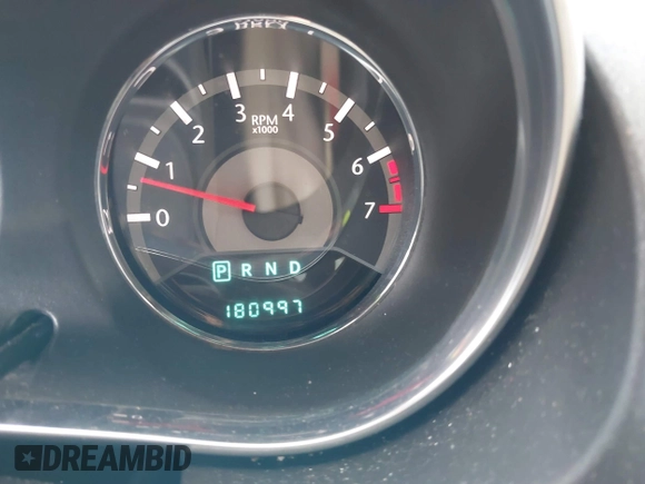 2013 Chrysler 200 Limited with VIN 1C3CCBCG1DN569199, listed as a IAAI auction lot 39458905 with 180,997 mi miles. Bid and sale history available at carsss.com. Image 7.
