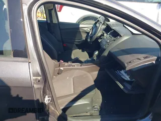 2017 Ford Focus S z VIN 1FADP3E29HL269607, wystawiony jako IAAI lot #41654836 z przebiegiem 101 645 mil mil oraz . Historia ofert i sprzedaży dostępna na DreamBid. Obrazek 5.