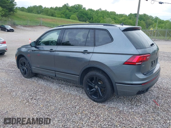 2024 Volkswagen Tiguan SE R-Line Black with VIN 3VV8B7AX1RM181025, listed as a IAAI auction lot 42131070 with 5,497 mi miles and . Bid and sale history available at DreamBid. Image 3.