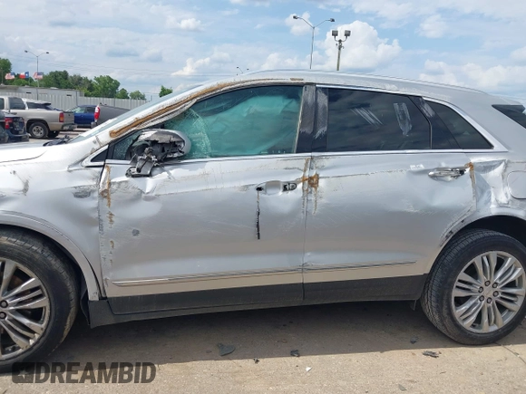 2019 Cadillac XT5 Premium Luxury AWD z VIN 1GYKNFRS0KZ207739, wystawiony jako IAAI lot #42229089 z przebiegiem 99 801 mil mil oraz . Historia ofert i sprzedaży dostępna na DreamBid. Obrazek 13.