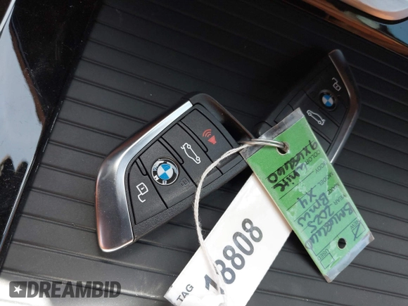 2025 BMW X4 xDrive30i z VIN 5UX33DT05S9X68660, wystawiony jako IAAI lot #41827872 z przebiegiem 8 020 mil mil oraz . Historia ofert i sprzedaży dostępna na DreamBid. Obrazek 11.