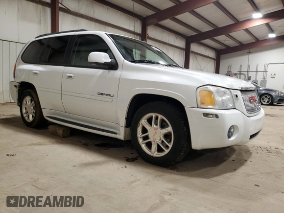 2007 GMC Envoy Denali with VIN 1GKET63M672302913, listed as a Copart auction lot 45098115 with 137,810 mi miles and Salvage Title. Bid and sale history available at carsss.com. Image 4.