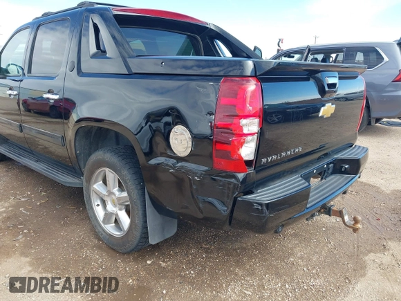 2013 Chevrolet Avalanche LT z VIN 3GNTKFE70DG297831, wystawiony jako IAAI lot #41709367 z przebiegiem 107 811 mil mil oraz . Historia ofert i sprzedaży dostępna na DreamBid. Obrazek 6.