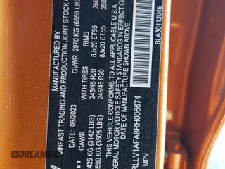 2024 VinFast VF 8 Plus z VIN RLLV1AFA8RH006674, wystawiony jako Copart lot #80688824 z przebiegiem Nie podano mil oraz Szkoda całkowita • Salvage title. Historia ofert i sprzedaży dostępna na DreamBid. Obrazek 12.