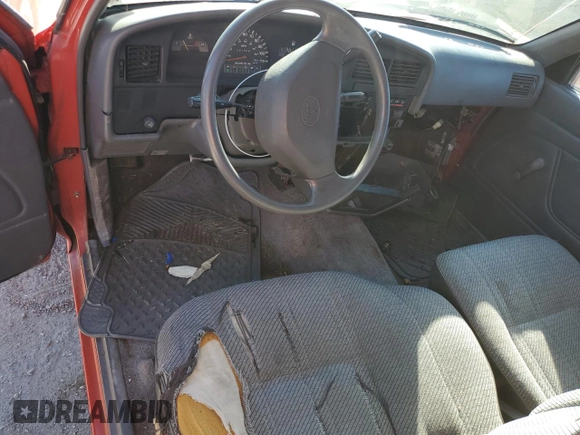 1992 Toyota Pickup DLX z VIN JT4RN93P1N5060207, wystawiony jako Copart lot #82868564 z przebiegiem 231 088 mil mil oraz Szkoda całkowita • Salvage title. Historia ofert i sprzedaży dostępna na DreamBid. Obrazek 8.