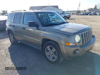 2008 Jeep Patriot Sport with VIN 1J8FF28W68D597262, listed as a IAAI auction lot 41835386 with 120,266 mi miles. Bid and sale history available at carsss.com. Image 1.