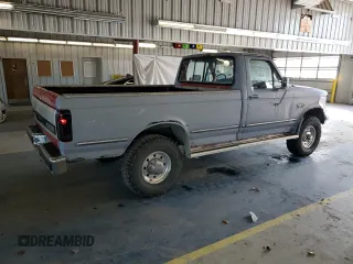 1992 Ford F-250 with VIN 1FTHF26HXNNA56967, listed as a Copart auction lot 83226474 with 150,659 mi miles and Salvage Title. Bid and sale history available at carsss.com. Image 3.