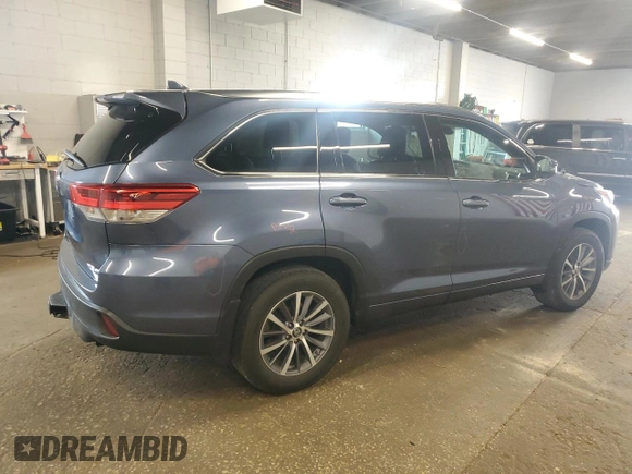 2017 Toyota Highlander XLE with VIN 5TDJZRFH4HS425659, listed as a Copart auction lot 59679785 with 170,593 mi miles and Salvage title. Bid and sale history available at DreamBid. Image 3.