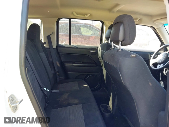 2016 Jeep Patriot Sport SE z VIN 1C4NJPBA8GD575435, wystawiony jako IAAI lot #40553382 z przebiegiem 187 685 mil mil oraz . Historia ofert i sprzedaży dostępna na DreamBid. Obrazek 8.