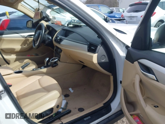 2015 BMW X1 xDrive28i with VIN WBAVL1C59FVY40443, listed as a IAAI auction lot 41777176 with 91,560 mi miles. Bid and sale history available at carsss.com. Image 5.