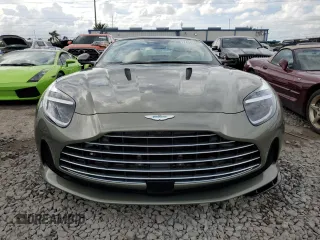 2025 Aston Martin DB12 z VIN SCFRMFFW4SGL15065, wystawiony jako Copart lot #74953394 z przebiegiem Nie podano mil oraz Nie do naprawy. Historia ofert i sprzedaży dostępna na DreamBid. Obrazek 5.