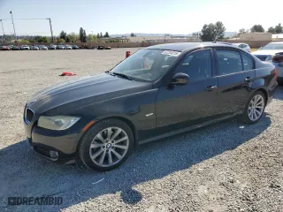 2011 BMW 3 Series 328i with VIN WBAPH7C5XBE678510, listed as a Copart auction lot 52204515 with 122,670 mi miles and Salvage Title. Bid and sale history available at carsss.com. Image 1.