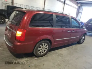 2011 Chrysler Town & Country Touring L z VIN 2A4RR8DG8BR679926, wystawiony jako Copart lot #50766645 z przebiegiem 234 764 mil mil oraz Szkoda całkowita • Salvage title. Historia ofert i sprzedaży dostępna na DreamBid. Obrazek 3.