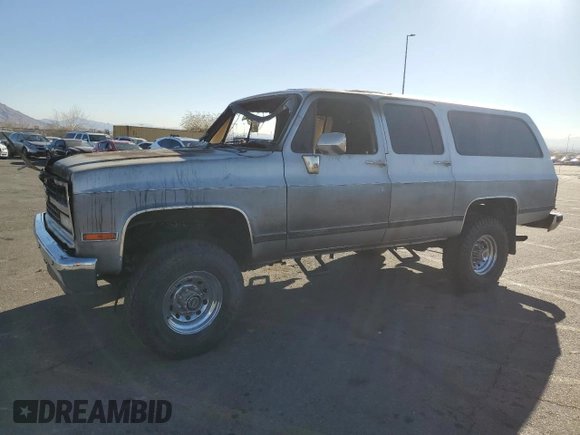 1989 Chevrolet Suburban z VIN 1GNGV26K8KF128711, wystawiony jako Copart lot #46658895 z przebiegiem Nie podano mil oraz Szkoda całkowita • Salvage title. Historia ofert i sprzedaży dostępna na DreamBid. Obrazek 1.