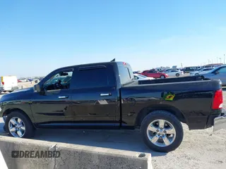 2015 Ram 1500 Outdoorsman z VIN 1C6RR6LT7FS592085, wystawiony jako IAAI lot #41384731 z przebiegiem 134 384 mil mil oraz . Historia ofert i sprzedaży dostępna na DreamBid. Obrazek 14.