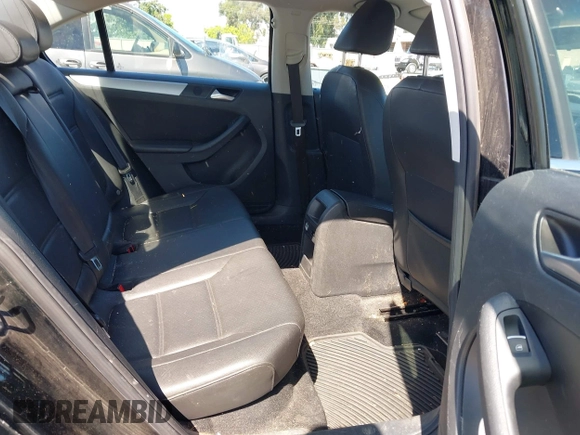 2014 Volkswagen Jetta SE with VIN 3VWD17AJ9EM372677, listed as a IAAI auction lot 42406449 with 266,331 mi miles and . Bid and sale history available at DreamBid. Image 8.