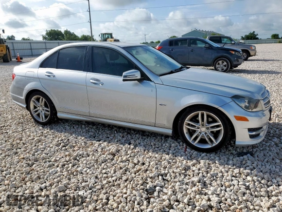 2012 Mercedes-Benz C 250 Sport z VIN WDDGF4HB5CR235008, wystawiony jako Copart lot #62409135 z przebiegiem 146 642 mil mil oraz Czysty tytuł • Clean title. Historia ofert i sprzedaży dostępna na DreamBid. Obrazek 4.