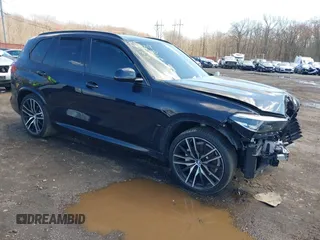 2021 BMW X5 xDrive40i z VIN 5UXCR6C00M9G10629, wystawiony jako IAAI lot #41875596 z przebiegiem 83 164 mil mil oraz . Historia ofert i sprzedaży dostępna na DreamBid. Obrazek 1.