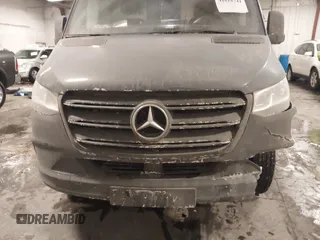2019 Mercedes-Benz Sprinter Cargo with VIN WD4PF0CD5KP088412, listed as a IAAI auction lot 41618741 with 135,848 mi miles. Bid and sale history available at carsss.com. Image 6.