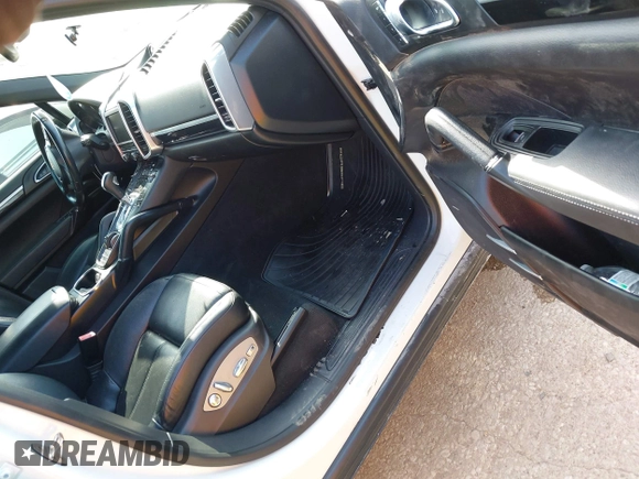 2014 Porsche Cayenne Diesel с VIN WP1AF2A22ELA34301, выставлен на аукционе IAAI как лот 42749071 с пробегом 126 593 миль миль и . История ставок и продаж доступна на DreamBid. Изображение 5.
