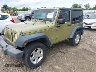 2013 Jeep Wrangler Sport z VIN 1C4AJWAG8DL535534, wystawiony jako IAAI lot #42454222 z przebiegiem 120 355 mil mil oraz . Historia ofert i sprzedaży dostępna na DreamBid. Obrazek 2.