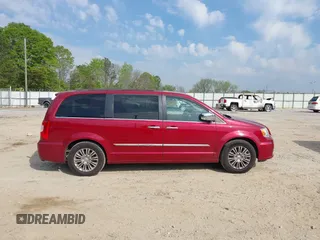 2016 Chrysler Town & Country Touring-L with VIN 2C4RC1CG7GR221690, listed as a IAAI auction lot 42038763 with 188,184 mi miles. Bid and sale history available at carsss.com. Image 13.