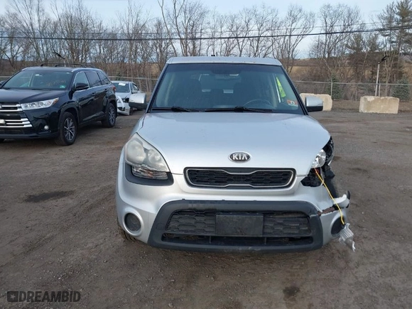 2013 Kia Soul ! with VIN KNDJT2A63D7572137, listed as a IAAI auction lot 41664602 with NaN miles. Bid and sale history available at carsss.com. Image 12.