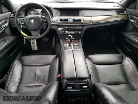 2011 BMW 7 Series 750i z VIN WBAKA8C5XBCY36778, wystawiony jako Copart lot #86220094 z przebiegiem 95 536 mil mil oraz Szkoda całkowita • Salvage title. Historia ofert i sprzedaży dostępna na DreamBid. Obrazek 8.