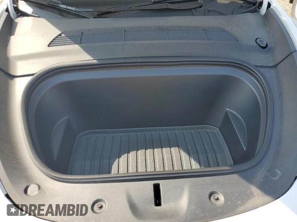 2024 Tesla Model Y Long Range with VIN 7SAYGDEE3RA300642, listed as a Copart auction lot 60530375 with 8,361 mi miles and Salvage title. Bid and sale history available at DreamBid. Image 12.