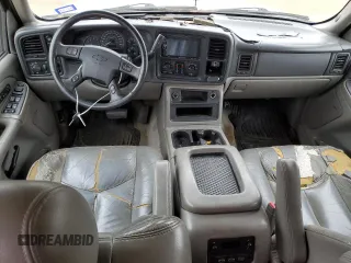 2004 Chevrolet Suburban Z71 with VIN 3GNFK16ZX4G126102, listed as a Copart auction lot 41761465 with 0 mi miles and Salvage Title. Bid and sale history available at carsss.com. Image 8.
