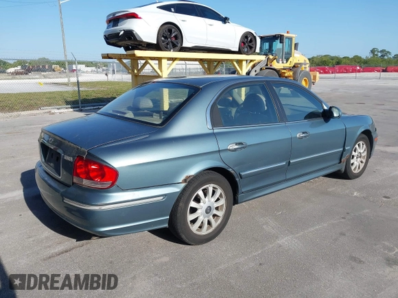 2004 Hyundai Sonata GLS with VIN KMHWF35H84A049046, listed as a IAAI auction lot 42071777 with 158,148 mi miles. Bid and sale history available at carsss.com. Image 4.