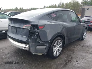 2024 Tesla Model Y Long Range z VIN 7SAYGDEE2RA244595, wystawiony jako IAAI lot #41964965 z przebiegiem 14 804 mil mil oraz . Historia ofert i sprzedaży dostępna na DreamBid. Obrazek 4.