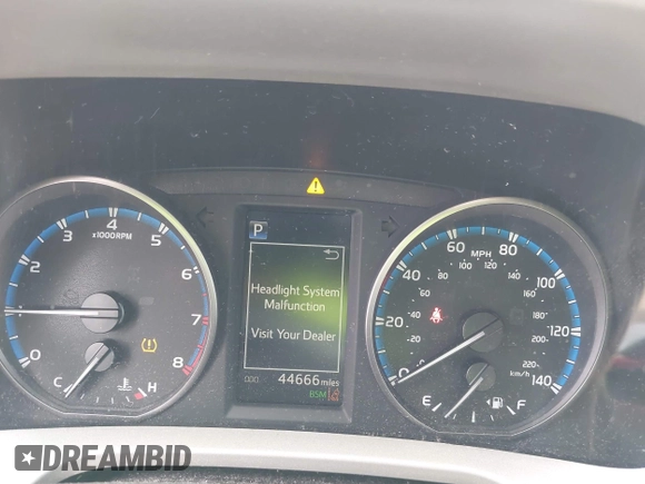 2018 Toyota RAV4 XLE with VIN 2T3RFREV0JW786393, listed as a IAAI auction lot 41997778 with 44,666 mi miles. Bid and sale history available at carsss.com. Image 7.
