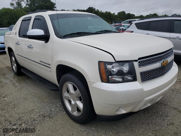 2013 Chevrolet Avalanche LTZ with VIN 3GNMCGE0XDG368091, listed as a Copart auction lot 73945984 with 0 mi miles and Salvage Title. Bid and sale history available at carsss.com. Image 4.