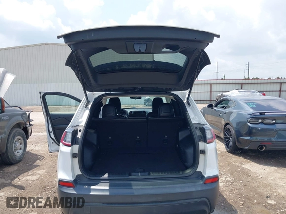 2019 Jeep Cherokee Latitude Plus with VIN 1C4PJMLB5KD198571, listed as a IAAI auction lot 42126995 with 124,230 mi miles. Bid and sale history available at carsss.com. Image 17.