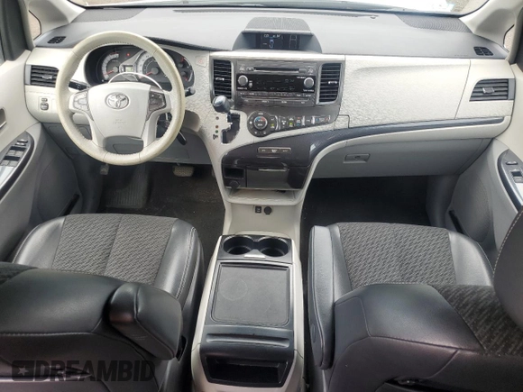 2013 Toyota Sienna SE с VIN 5TDXK3DC3DS315294, выставлен на аукционе Copart как лот 60732425 с пробегом 84 030 миль миль и Списание • Salvage title. История ставок и продаж доступна на DreamBid. Изображение 8.