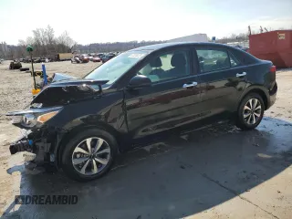 2023 Kia Rio S z VIN 3KPA24AD7PE574118, wystawiony jako Copart lot #47320625 z przebiegiem 8116 mil mil oraz Szkody całkowita. Historia ofert i sprzedaży dostępna na DreamBid. Obrazek 1.
