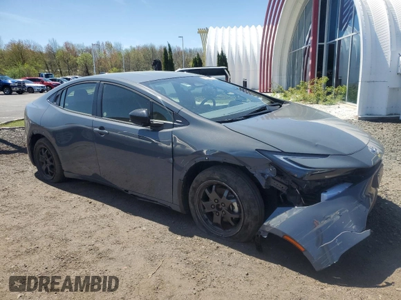2024 Toyota Prius LE with VIN JTDACAAU0R3018979, listed as a Copart auction lot 55290345 with 32,657 mi miles and Clean Title. Bid and sale history available at carsss.com. Image 4.