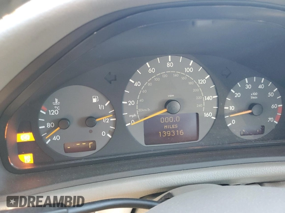 2001 Mercedes-Benz CLK 320/430 z VIN WDBLJ70G41F189166, wystawiony jako Copart lot #87976845 z przebiegiem 139 316 mil mil oraz Szkoda całkowita • Salvage title. Historia ofert i sprzedaży dostępna na DreamBid. Obrazek 9.