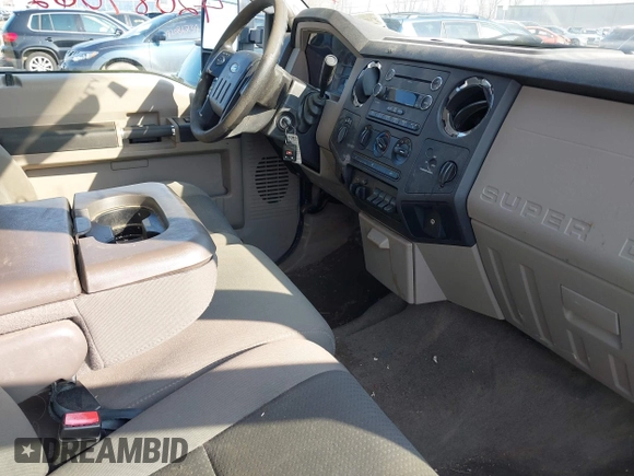 2010 Ford F-250 XL z VIN 1FTSX2B52AEA96467, wystawiony jako IAAI lot #42087062 z przebiegiem 112 959 mil mil oraz . Historia ofert i sprzedaży dostępna na DreamBid. Obrazek 5.