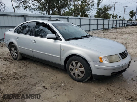 1999 Volkswagen Passat GL z VIN WVWMD63B1XE216281, wystawiony jako Copart lot #75200694 z przebiegiem Nie podano mil oraz Nie do naprawy • Non repairable. Historia ofert i sprzedaży dostępna na DreamBid. Obrazek 4.