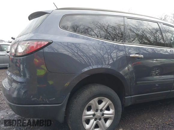 2014 Chevrolet Traverse LS z VIN 1GNKVFED4EJ113130, wystawiony jako IAAI lot #41950978 z przebiegiem 140 822 mil mil oraz . Historia ofert i sprzedaży dostępna na DreamBid. Obrazek 12.