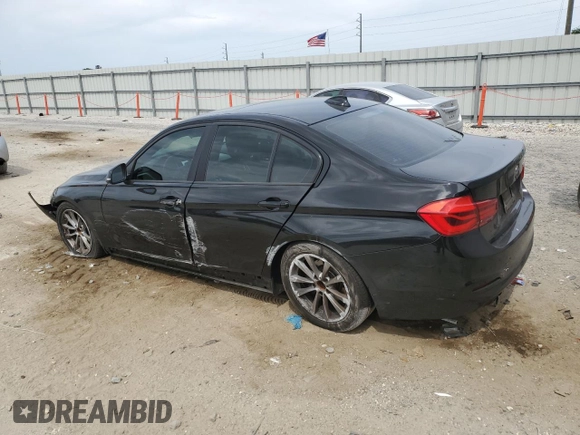 2017 BMW 3 Series 320i z VIN WBA8A9C52HK620440, wystawiony jako Copart lot #54100435 z przebiegiem 104 555 mil mil oraz Szkoda całkowita • Salvage title. Historia ofert i sprzedaży dostępna na DreamBid. Obrazek 2.