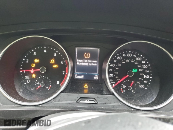 2019 Volkswagen Tiguan S with VIN 3VV0B7AX7KM067047, listed as a Copart auction lot 55693685 with 141,069 mi miles and Salvage title. Bid and sale history available at DreamBid. Image 9.