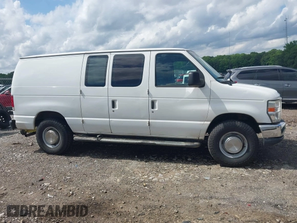 2011 Ford Econoline Cargo Commercial z VIN 1FTNE2EW4BDB15566, wystawiony jako IAAI lot #42344830 z przebiegiem 165 580 mil mil oraz . Historia ofert i sprzedaży dostępna na DreamBid. Obrazek 13.