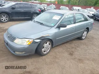 2003 Toyota Avalon XL z VIN 4T1BF28B63U331439, wystawiony jako IAAI lot #42161096 z przebiegiem 217 296 mil mil oraz . Historia ofert i sprzedaży dostępna na DreamBid. Obrazek 2.